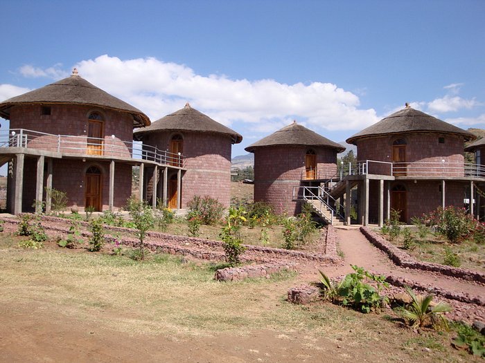 Alternative scenic architectural view of Lasta Tukul context